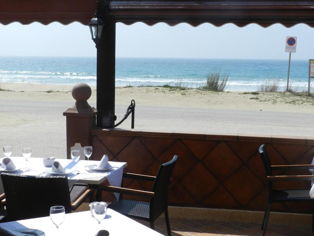 Hostal El Alferez Vejer de la Frontera Ngoại thất bức ảnh